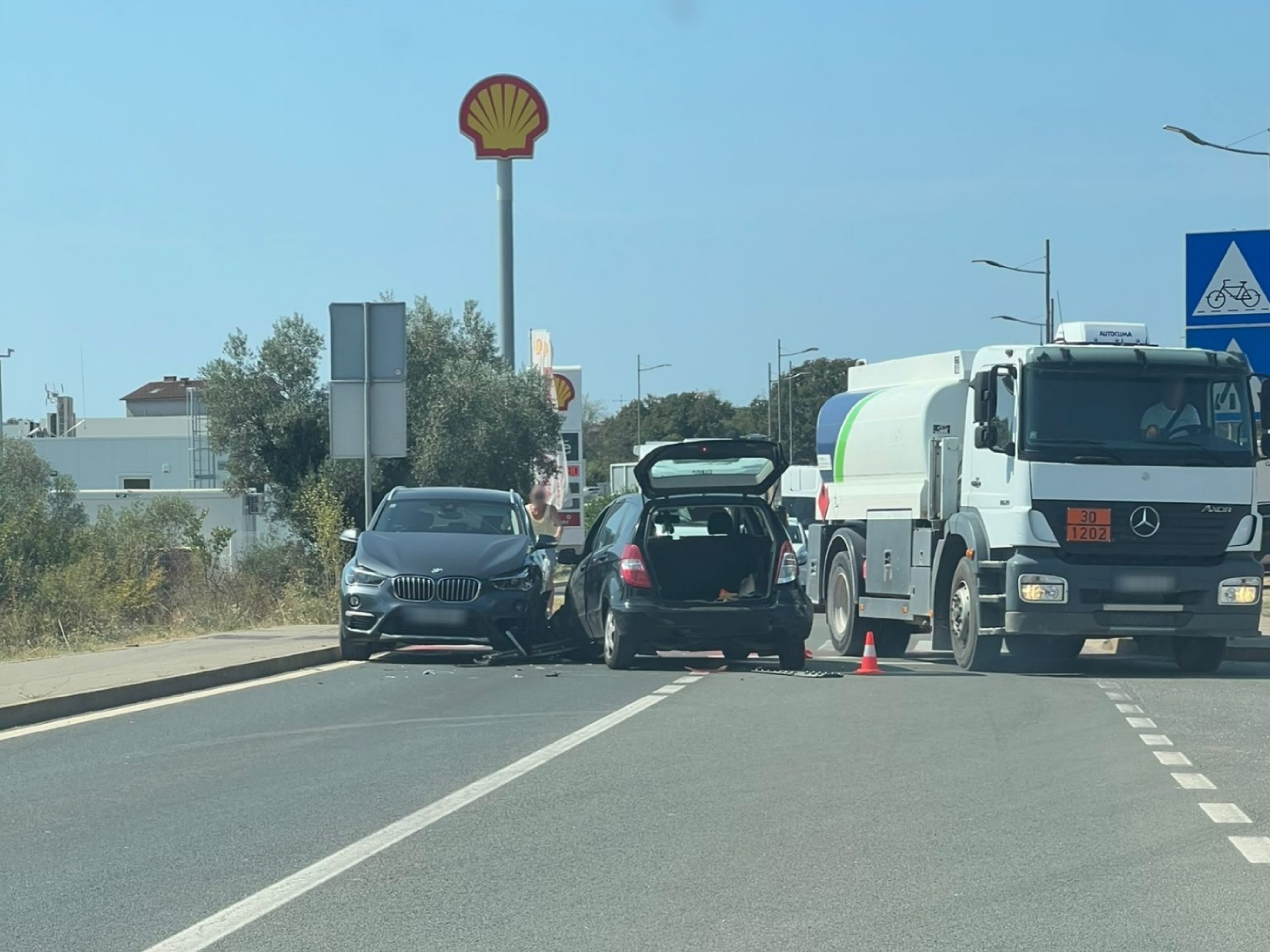 GUŽVE NA ULAZU U ROVINJ Dogodila se prometna nesreća, sudarila se dva vozila